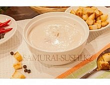 Крем-суп с морепродуктами и гренками